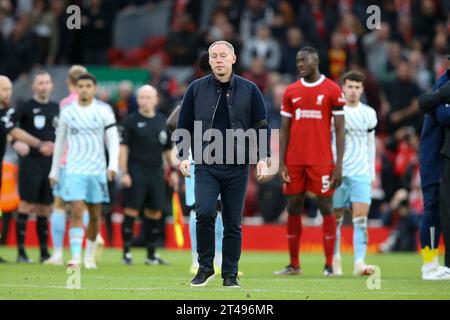 Liverpool, Regno Unito. 29 ottobre 2023. Steve Cooper, il manager del Nottingham Forest alla fine della partita. Partita di Premier League, Liverpool contro Nottingham Forest ad Anfield a Liverpool domenica 29 ottobre 2023. Questa immagine può essere utilizzata solo per scopi editoriali. Solo per uso editoriale, foto di Chris Stading/Andrew Orchard fotografia sportiva/Alamy Live news credito: Andrew Orchard fotografia sportiva/Alamy Live News Foto Stock