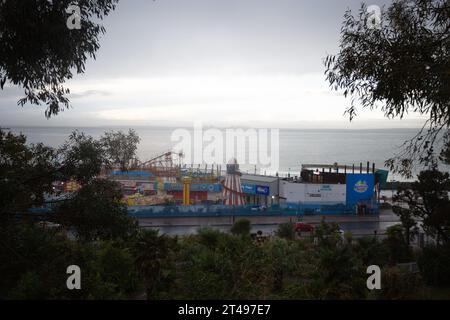 Adventure Island, Southend-on-Sea City centre, Essex, Regno Unito, dalla cima della collina del molo. Foto Stock