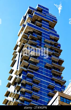 Il controverso 56 Leonard Street di Manhattan a Tribeca, alias Jenga Building per le sue unità a sbalzo. Foto Stock