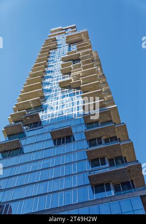 Il controverso 56 Leonard Street di Manhattan a Tribeca, alias Jenga Building per le sue unità a sbalzo. Foto Stock