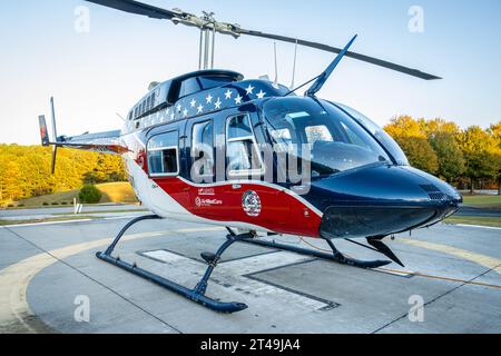 Elicottero Air Evac Lifeteam EMS su un eliporto adiacente al Piedmont Eastside Medical Center di Snellville, Georgia, appena ad est di Atlanta. (USA) Foto Stock