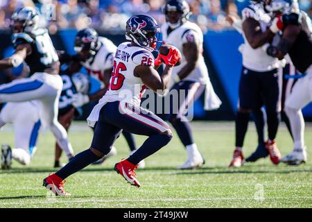 Charlotte, NC, USA. 29 ottobre 2023. Il running back degli Houston Texans Devin Singletary (26) prese contro i Carolina Panthers nella partita NFL a Charlotte, NC. (Scott Kinser/Cal Sport Media). Credito: csm/Alamy Live News Foto Stock