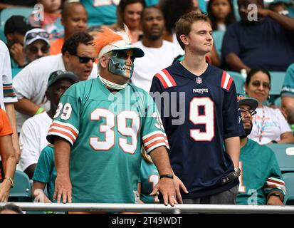 Miami, Stati Uniti. 29 ottobre 2023. I tifosi sono visti come i New England Patriots vs i Miami Dolphins nella settimana 8 della stagione NFL all'Hard Rock Stadium di Miami, Florida, domenica 29 ottobre 2023. Foto di Larry Marano/UPI Credit: UPI/Alamy Live News Foto Stock