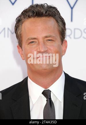 ARCHIVIO: 23 settembre 2012 - Los Angeles, California - Matthew Perry. 64° Primetime Emmy Awards tenutosi al Nokia Theatre L.A. DAL VIVO. (Immagine di credito: © Byron Purvis/AdMedia via ZUMA Press Wire) SOLO USO EDITORIALE! Non per USO commerciale! Foto Stock