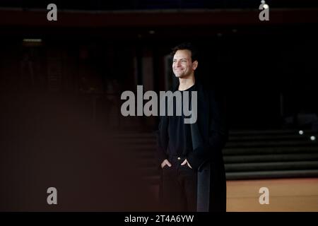 ROMA, ITALIA - OTTOBRE 29: Alessandro Borghi partecipa ad un Red carpet per il film "SuburraEterna" durante il 18° Festival del Cinema di Roma all'Auditorium Parco Foto Stock