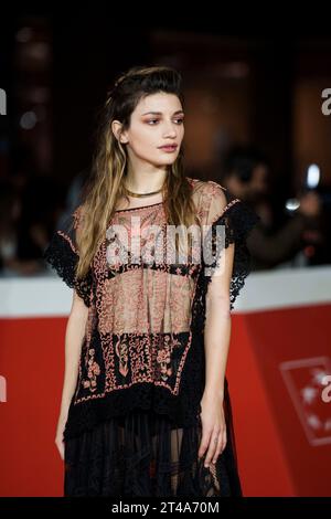 ROMA, ITALIA - OTTOBRE 29: Carlotta Antonelli partecipa ad un Red carpet per il film "SuburraEterna" durante il 18° Festival del Cinema di Roma presso l'Auditorium Parco Foto Stock