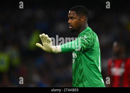 Napoli, Italia. 29 ottobre 2023. Napoli, Italia - domenica 29 ottobre 2023: Mike Maignan dell'AC Milan durante la partita di serie A TIM tra SSC Napoli e AC Milan allo Stadio Diego Armando Maradona, Napoli, il 29 ottobre 2023. Crediti: Nicola Ianuale/Alamy Live News Foto Stock