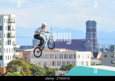 Kim Muller (Germania, medaglia d'argento). Donne BMX Freestyle. Campionati europei di Monaco 2022 Foto Stock