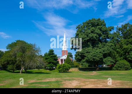 St Peter's Episcopal Church at 320 Boston Post Road nel centro storico di Weston, Massachusetts, USA. Foto Stock