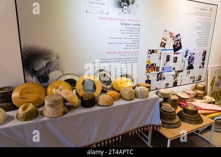 Jeonju, Corea del Sud, 24 maggio 2023: Mostra del vecchio stile tradizionale dei cappelli al Hats Museum Foto Stock