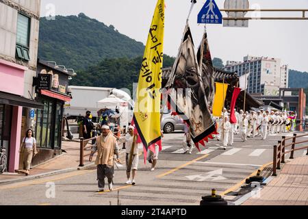 Jeonju, Corea - 19 agosto 2023: Una sfilata di tradizione popolare coreana, Corea del Sud Foto Stock