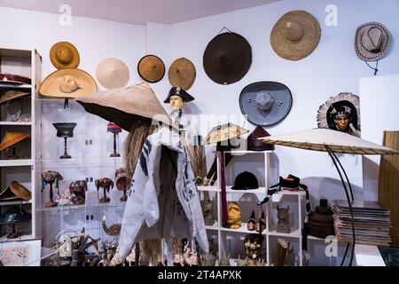 Jeonju, Corea del Sud, 24 maggio 2023: Mostra del vecchio stile tradizionale dei cappelli al Hats Museum Foto Stock