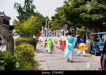 Jeonju, Corea - 19 agosto 2023: Una sfilata di tradizione popolare coreana, Corea del Sud Foto Stock