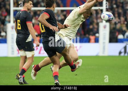 L'inglese Theo Dan si carica prima di segnare la seconda meta della sua squadra durante la finale di bronzo della Coppa del mondo di rugby 2023 tra Argentina e Inghilterra allo Stade de France a Saint-Denis, in Francia, il 27 ottobre 2023. Crediti: FAR EAST PRESS/AFLO/Alamy Live News Foto Stock