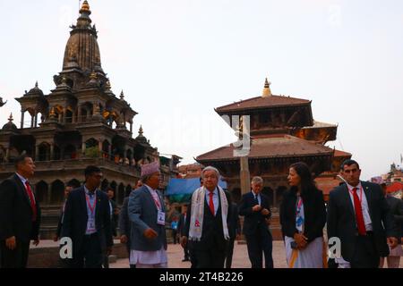 Nepal. 29 ottobre 2023. Il 29 ottobre 2023, a Lalitpur, Nepal. Il Segretario generale delle Nazioni Unite "Antonio Guterres" visita Patan Durbar Square, un sito patrimonio dell'umanità dell'UNESCO il primo giorno di quattro giorni di visita in Nepal. (Foto di Abhishek Maharjan/Sipa USA) credito: SIPA USA/Alamy Live News Foto Stock