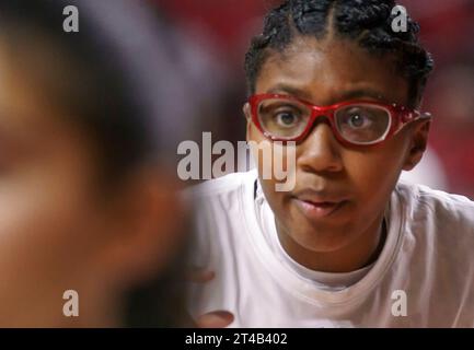 College Park, Stati Uniti. 29 ottobre 2023. COLLEGE PARK, MD - OTTOBRE 29: La guardia dei Maryland Terrapins Shyanne Sellers (0) prima di una partita di basket femminile tra i Maryland Terrapins e gli East Carolina Pirates, il 29 ottobre 2023, allo Xfinity Center, a College Park, Maryland. (Foto di Tony Quinn/SipaUSA) credito: SIPA USA/Alamy Live News Foto Stock