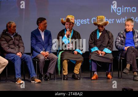 Edmonds, Washington, USA. 29 ottobre 2023. Seattle, Washington. Edmonds Center for the Arts Proiezione e domande e risposte su Pasang in the Shadow of Everest. (Immagine di credito: © Shane Srogi/ZUMA Press Wire) SOLO USO EDITORIALE! Non per USO commerciale! Foto Stock