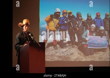 Edmonds, Washington, USA. 29 ottobre 2023. Seattle, Washington. Edmonds Center for the Arts Proiezione e domande e risposte su Pasang in the Shadow of Everest. (Immagine di credito: © Shane Srogi/ZUMA Press Wire) SOLO USO EDITORIALE! Non per USO commerciale! Foto Stock