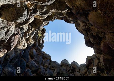 Nuraghe Santu Antine, cultura Bonnanaro, rovine megalitiche, fortezza, sito archeologico vicino Torralba, Sassari, Sardegna, Italia Foto Stock