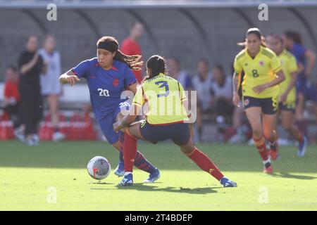 Los Angeles, California, USA. 29 ottobre 2023. L'attaccante degli Stati Uniti mia FISHEL (28) dribbling la palla durante una partita amichevole internazionale tra Stati Uniti e Colombia allo Snapdragon Stadium di San Diego, California. (Immagine di credito: © Brenton TSE/ZUMA Press Wire) SOLO USO EDITORIALE! Non per USO commerciale! Crediti: ZUMA Press, Inc./Alamy Live News Foto Stock