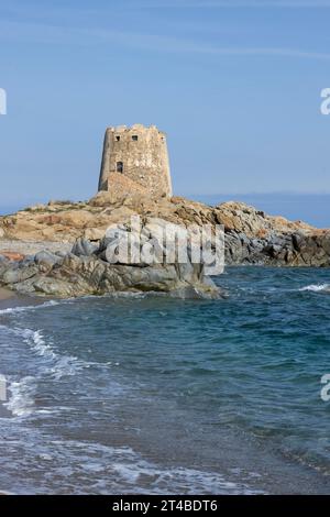 Torre di Bari Sardo, storica torre di guardia spagnola del XVI secolo, Bari Sardo, Ogliastra, Sardegna, Italia Foto Stock