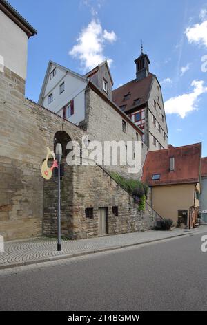 Mura storiche e municipio, strada principale, Besigheim, valle del Neckar, Baden-Wuerttemberg, Germania Foto Stock