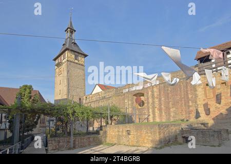 Mura storiche della città con cancello superiore, torre cittadina, fortificazione cittadina, Marbach am Neckar, valle Neckar, Baden-Wuerttemberg, Germania Foto Stock