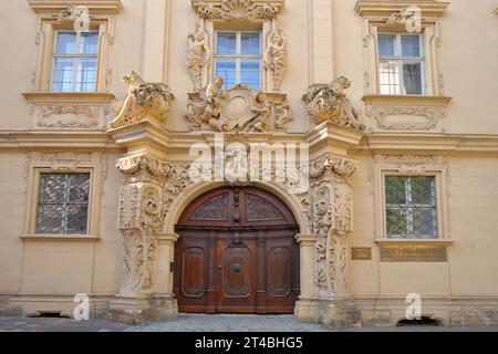 Portale con sculture e ornamenti dal barocco Boettingerhaus, facciata della casa, finestra, magnifico, cancello, porta, dettaglio, Judenstrasse, Bamberga Foto Stock