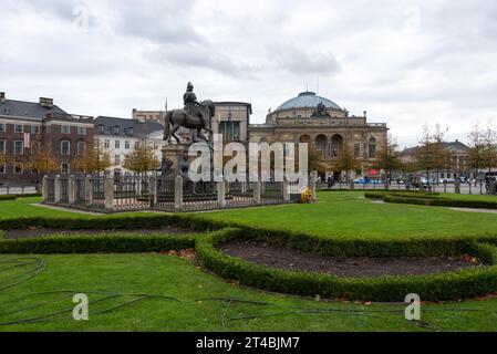 Kongens Nytorv, Piazza con Teatro reale, Det Kongelige Teater, Statua equestre, Copenaghen, Danimarca Foto Stock