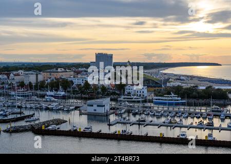 Germania: Vista aerea di Warnemuende (Rostock), tramonto Foto Stock
