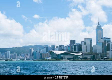 Hong Kong - 17 settembre 2023: Victoria Harbor City e Seacape Foto Stock