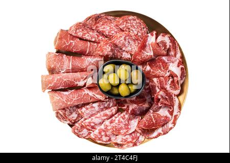 Piatto di salumi con antipasti tradizionali italiani con prosciutto crudo, salame e coppa di salsiccia. Isolato su sfondo bianco Foto Stock