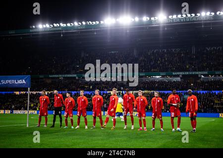 Broendby, Danimarca. 29 ottobre 2023. I giocatori dell'FC Nordsjaelland si schierano per il 3F Superliga match tra Broendby IF e FC Nordsjaelland al Broendby Stadion di Broendby. (Foto: Gonzales Photo/Alamy Live News Foto Stock