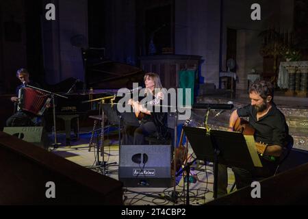 Maria del Mar Bonet i Verdaguer, concerto nella chiesa di Consolacio, Sant Joan, Mallorca, Spagna Foto Stock