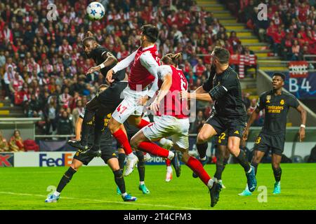 Braga, Portogallo. 24 ottobre 2023. Diogo Fonseca dirige il cross ball durante la partita di calcio UEFA Champions League 2023/2024, gruppo C, tra Braga e Real Madrid il 24 ottobre 2023 allo stadio de Braga di Braga, Portogallo - foto Jose Salgueiro/SPP RICHARD CALLIS (Jose Salgueiro/SPP) credito: SPP Sport Press Photo. /Alamy Live News Foto Stock