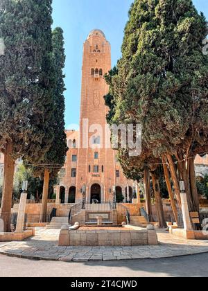 Gerusalemme, Israele - 23 ottobre 2023: La vista esterna della YMCA International, una filiale della YMCA a Gerusalemme fondata all'inizio del XX secolo Foto Stock