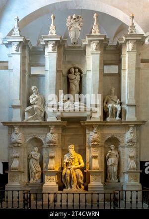 Tomba di Michelangelo per Giulio II nella chiesa di San Pietro in vincoli, Roma, Italia Foto Stock