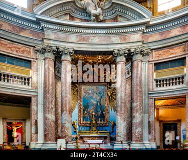 Altare maggiore della Chiesa di Sant'Andrea al Quirinale, Roma, Italia Foto Stock