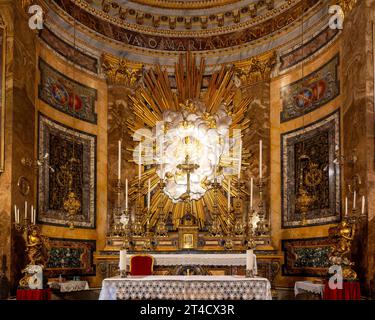Altare della Chiesa di Santa Maria delle Vittoria, Roma, Italia Foto Stock