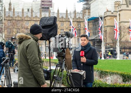 Daniel Faitaua di 1 News NZ. Presentatore di notizie TV fuori dal Parlamento il giorno della Brexit, 31 gennaio 2020, Londra, Regno Unito. Copertura globale. 1 News nuova Zelanda Foto Stock