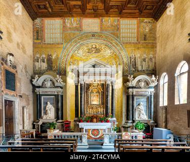 Interno del Battistero Lateranense, Roma, Italia Foto Stock
