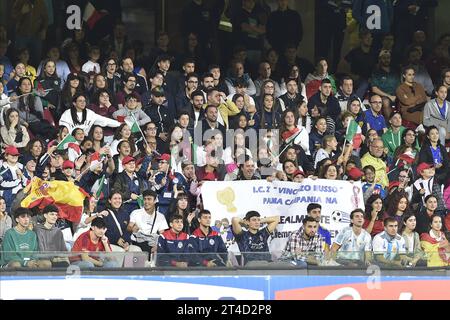 Salerno, Italia. 27 ottobre 2023. I tifosi durante il calcio - UEFA Nations League Between Women - Italia vs Spagna allo Stadio Arechi credito: Agenzia fotografica indipendente/Alamy Live News Foto Stock