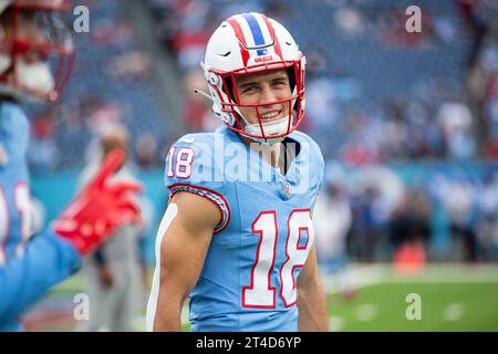 Nashville, Stati Uniti. 29 ottobre 2023. Il wide receiver dei Tennessee Titans Kyle Philips (18) durante i warm-up prima della loro partita contro gli Atlanta Falcons al Nissan Stadium di Nashville, Tennessee, il 29 ottobre 2023. (Foto di Kindell Buchanan/Sipa USA) credito: SIPA USA/Alamy Live News Foto Stock