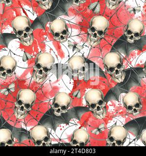 Teschi umani con ali di pipistrello nere, ragnatele, macchie e schizzi di sangue e falene notturne. Illustrazione ad acquerello disegnata a mano. Motivo senza cuciture su un Foto Stock