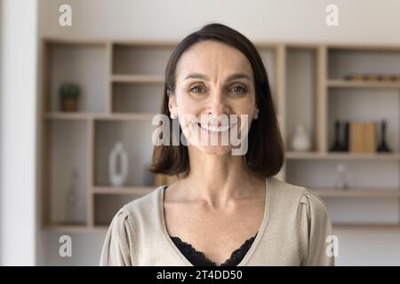 Ritratto di donna latina matura e sicura di sé Foto Stock