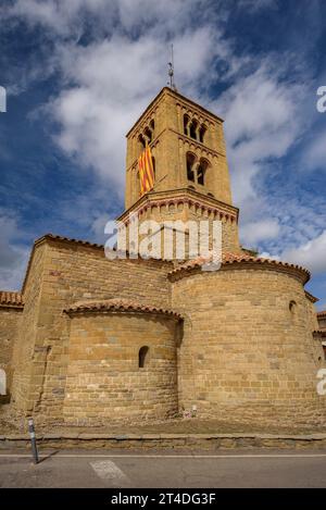 Complesso della chiesa romanica di Santa Eugènia de Berga, nel bacino della Plana de Vic (Osona, Barcellona, Catalogna, Spagna) Foto Stock