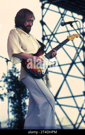 DAVE MASON; David Thomas Mason (nato il 10 maggio 1946); cantautore e chitarrista inglese di Worcester, che per primo ha trovato fama con la rock band Traffic Performing Live ; marzo 1978 ; credito: Lynn McAfee / Performing Arts Images www.performingartsimages.com Foto Stock