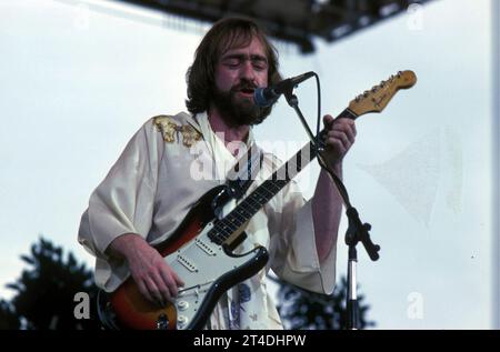 DAVE MASON; David Thomas Mason (nato il 10 maggio 1946); cantautore e chitarrista inglese di Worcester, che per primo ha trovato fama con la rock band Traffic Performing Live ; marzo 1978 ; credito: Lynn McAfee / Performing Arts Images www.performingartsimages.com Foto Stock