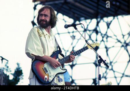 DAVE MASON; David Thomas Mason (nato il 10 maggio 1946); cantautore e chitarrista inglese di Worcester, che per primo ha trovato fama con la rock band Traffic Performing Live ; marzo 1978 ; credito: Lynn McAfee / Performing Arts Images www.performingartsimages.com Foto Stock