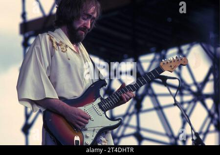 DAVE MASON; David Thomas Mason (nato il 10 maggio 1946); cantautore e chitarrista inglese di Worcester, che per primo ha trovato fama con la rock band Traffic Performing Live ; marzo 1978 ; credito: Lynn McAfee / Performing Arts Images www.performingartsimages.com Foto Stock